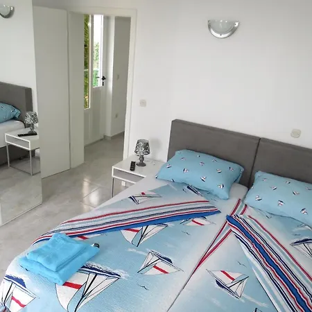 Apartament Caleta *
